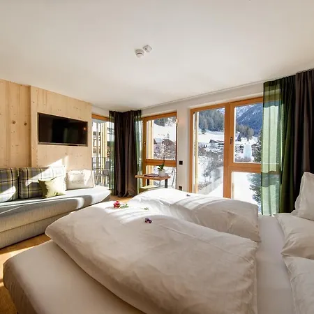 Hotel Mountain Design Eden Sëlva