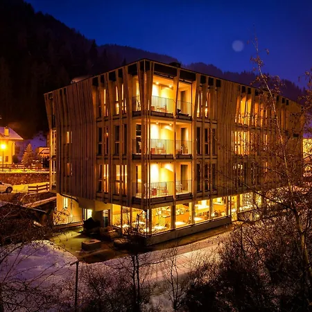 Hotel Mountain Design Eden Sëlva
